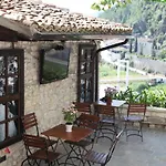Hani I Xheblatit Guest house 4*