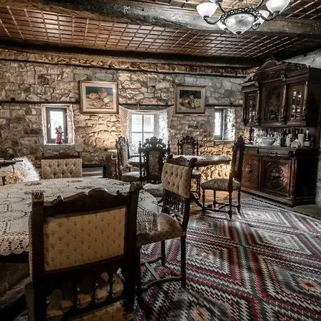 Pensjonat Hani I Xheblatit Berat