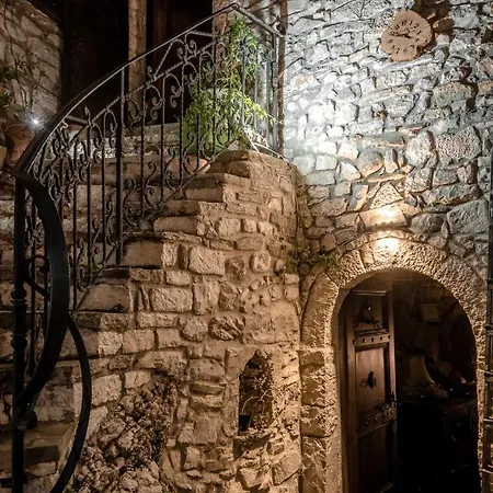 Pensjonat Hani I Xheblatit Berat
